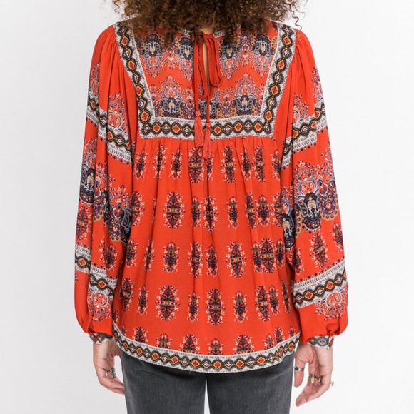 Last 1! ~ NWT Boho Bell Sleeve Mosaic Print Top - Picture 4 of 4